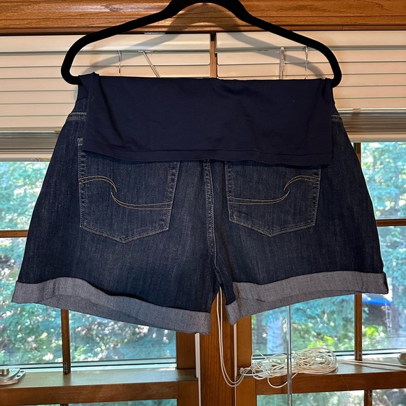 Levi Strauss Maternity Shorts, NWT, Size XL - Picture 2 of 3